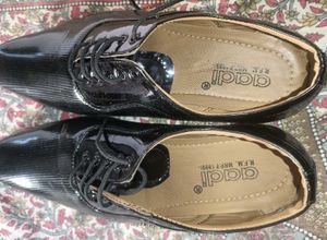 Men&#39;s Leather Lace-Up Shoes ? Sleek Design for Fo