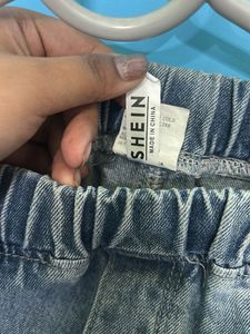 Ripped Jeans with Elastic Waist