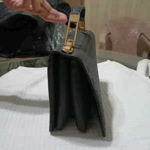 Black Handbag With Sling