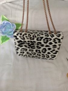 Sling Bag With Adjustable Chain 👜