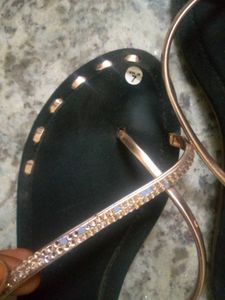 Cute Black &amp; Gold Flats