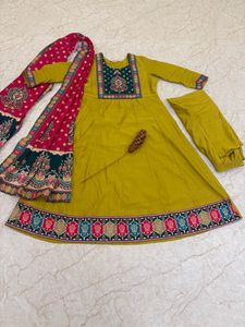 Elegant Ethnic Anarkali Suit Set for women’s and g