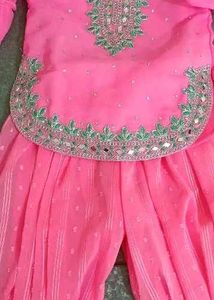 Cute Pink Embroidered Kids&#39; Outfit
