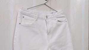 White Jeans With Blue Oversized T-shirt