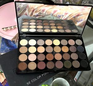 Swiss Beauty 32 Color Forever Eyeshadows Palette