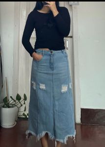 DISTRESSED DENIM SKIRT