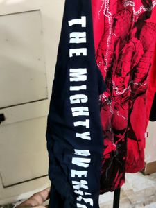 Marvel men&#39;s might Avenger tshirt