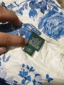 212011. Floral Tie-Front Top