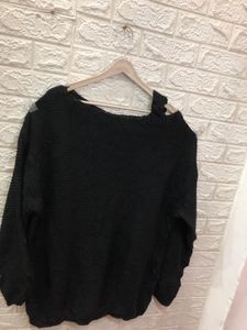 Chic Black Off-Shoulder Sweater🕸️🕷️🎗️