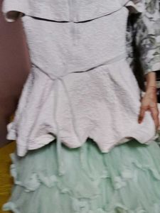 Girl&#39;s Off-Shoulder Tutu Dress