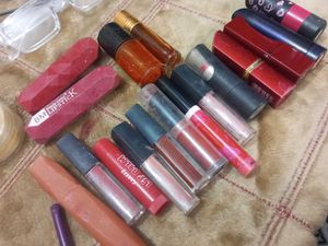 Random Lipstick Set Pack Of 17