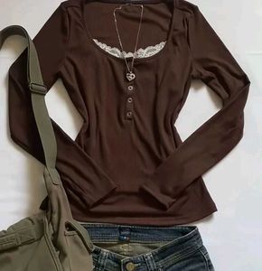 Laced buttoned pullover shirt