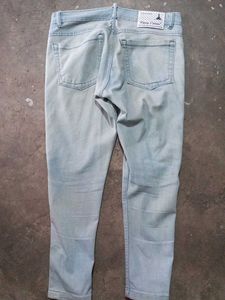 I am offering a very well made perfect jeans ver