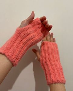 Crochet Peach Handgloves