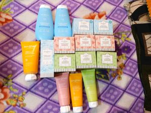 Dot & Key Skincare Set (Pack Of 15)