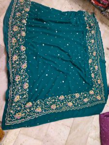 Aari Tari Zari Saree Available 🩷