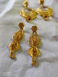 Beautiful 😍 Earrings Golden
