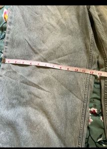BRAND NEW  High-Waisted Jeans