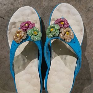 Water Proof Slipper In New Condition Sale