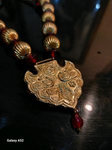 Red And Gold Tora Set