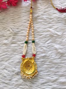 Women Golden Pearl Jewellery Sets