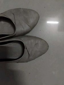 Elegant Beige Ballerinas