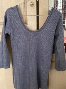 grey t shirt