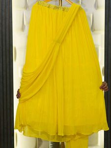 💛✨READY TO WEAR SAREE WITH SHRUG ✨💛