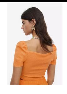 H&amp;M Cute Orange Square Neck Crop Top