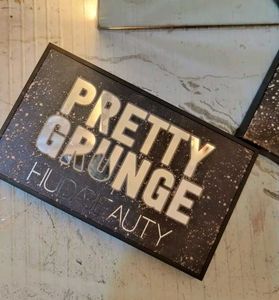 Huda Beauty Pretty Grunge palette