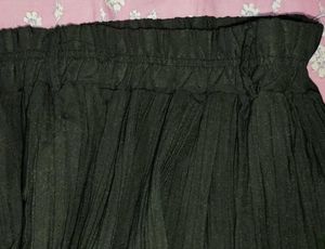 Black Pleated Short Skirt