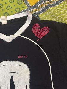 Graphic heart Print Tee