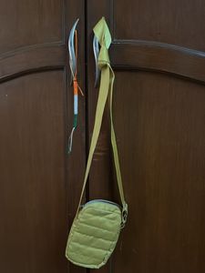 YELLOW SLING BAG