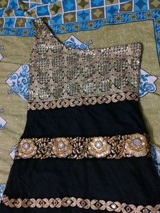 Elegant Black &amp; Gold Embellished Dress 🖤