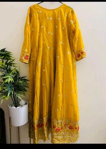 Elegant Yellow Pakistani Salwar Kameez