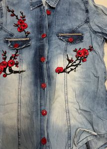 Western T-shirt. Size- S. Contrasting And Ravening