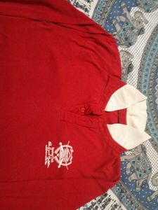 Red T-shirt White Caller