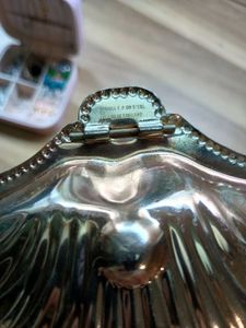 metal shell-shaped jewelry or trinket box