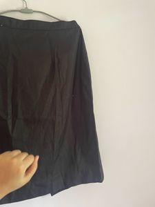 BLACK SKIRT