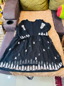 Black Embroidered Chiffon Kurti In Xl
