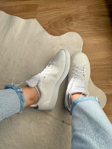 Adidas Advantage Sneakers