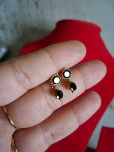 Black Stone Earrings Gold