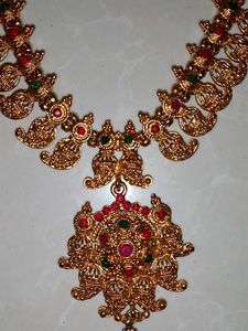 Elegant Gold-Toned Necklace with Red Stone Pendant
