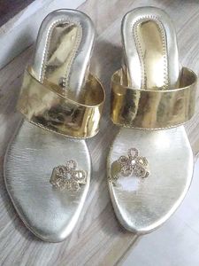 Small Girls Partywear Block Heel Chappal.8 Inches