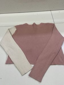 Cute Two-Tone Knit Top