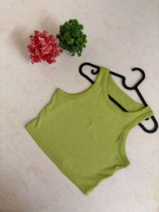 🌿 Urbanic Green Ribbed Crop Top - Size Medium 🌿