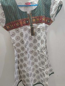 Girl's Ethnic Top/Kurta with Floral Print