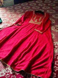 Red &amp; Gold Embroidered Kurta