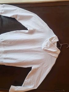 Comfy White hooded sweatshirt really soft quality