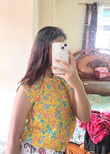 🧨NEW BRIGHT YELLOW TOP -ONLY 130